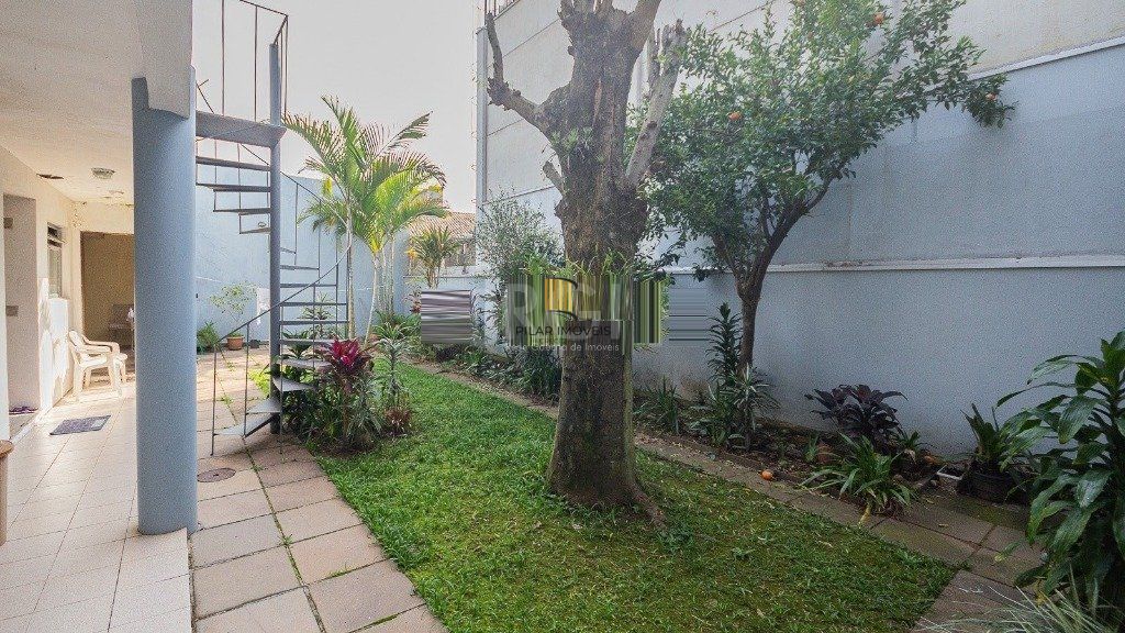 Casa para Venda - 300m², 3 dormitórios, sendo 1 suites, 4 vagas - Chácara das Pedras