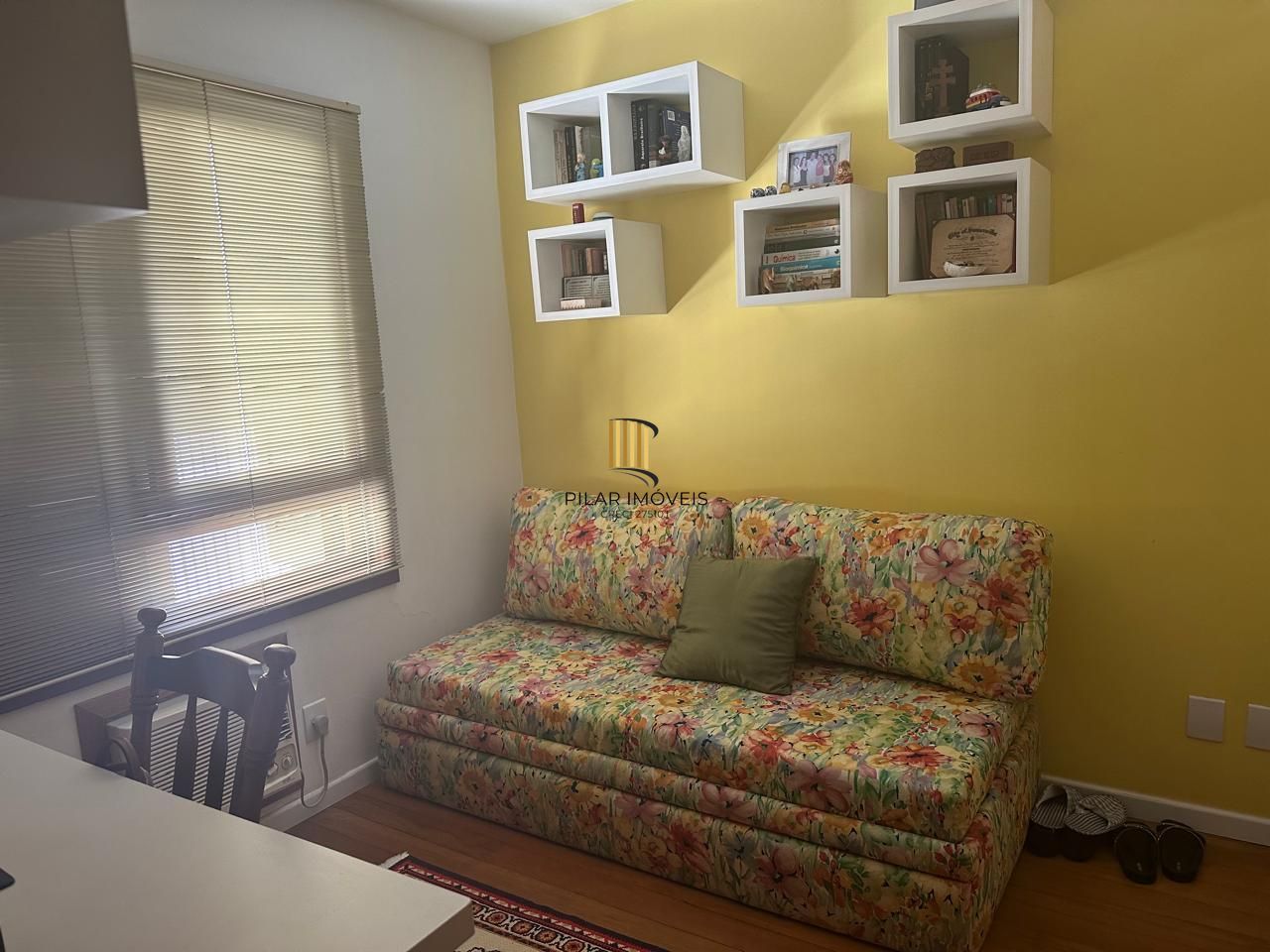 Vende-se apartamento com 2 quartos (1 suíte), 70m² e 1 vaga – Mont Serrat