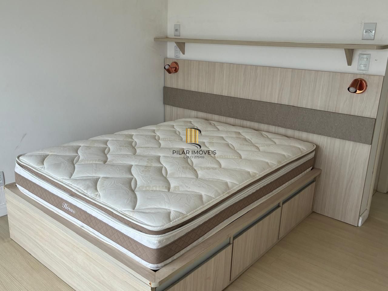 Vende-se amplo apartamento 3 quartos com suíte e 2 vagas no Menino Deus  - 158,4m²