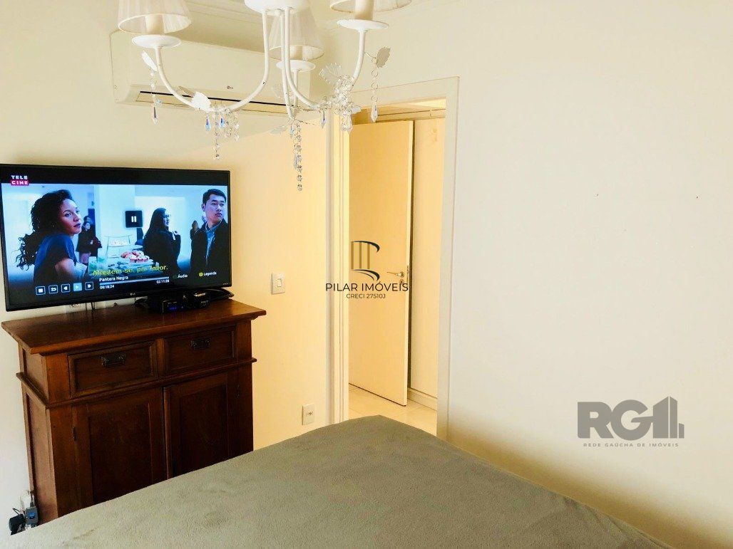 Vende-se apartamento mobiliado, 2 quartos, 1 suíte, 2 vagas - Petrópolis