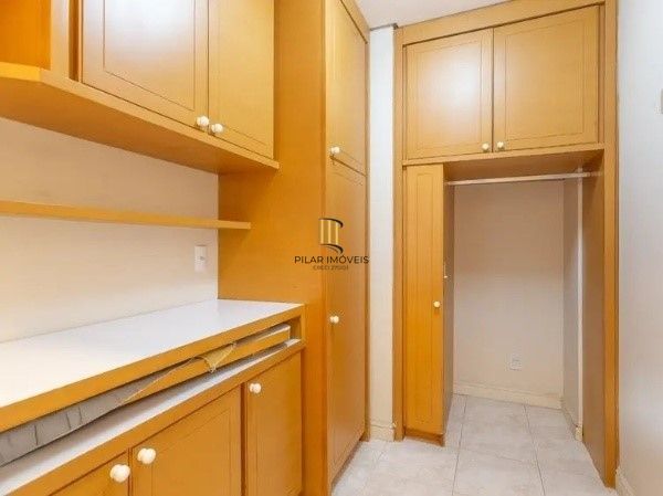 Vende-se amplo apartamento luxuoso 3 suítes e 3 vagas, hidro, mobiliado, dependência completa - 221m² - Bela Vista