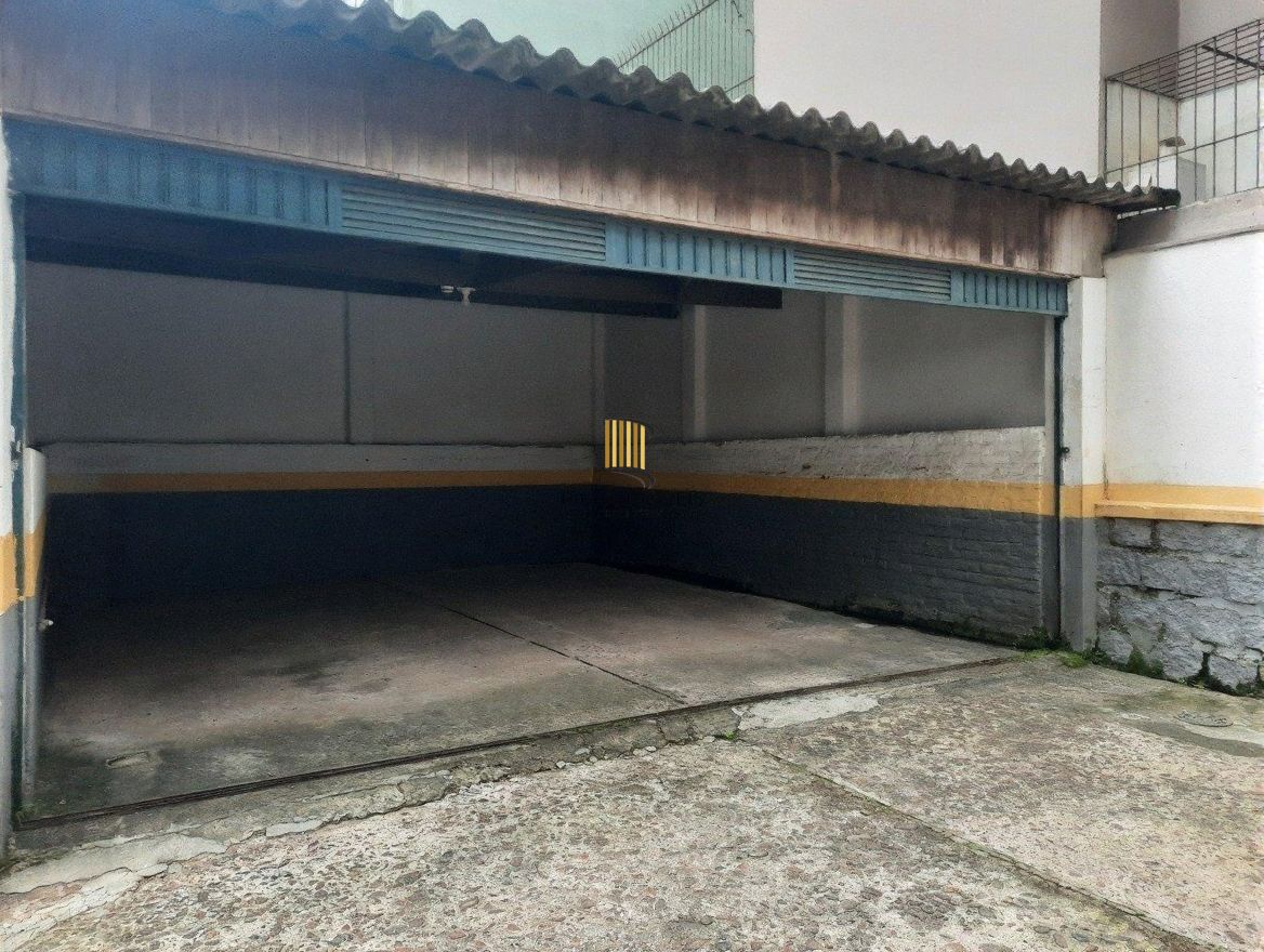 Vende-se apartamento com 3 quartos(1 suíte), 184m² e 2 vagas - Bom Fim