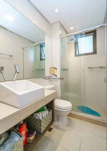 Vende-se apartamento com 3 suítes, 3 vagas e 136 m² - Petrópolis