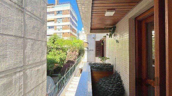 Apartamento de 200m², 4 quartos, 1 suíte e 4 vagas – Moinhos de Vento