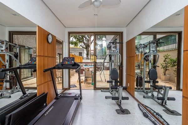 Vende-se apartamento com 3 suítes, 3 vagas e 136 m² - Petrópolis