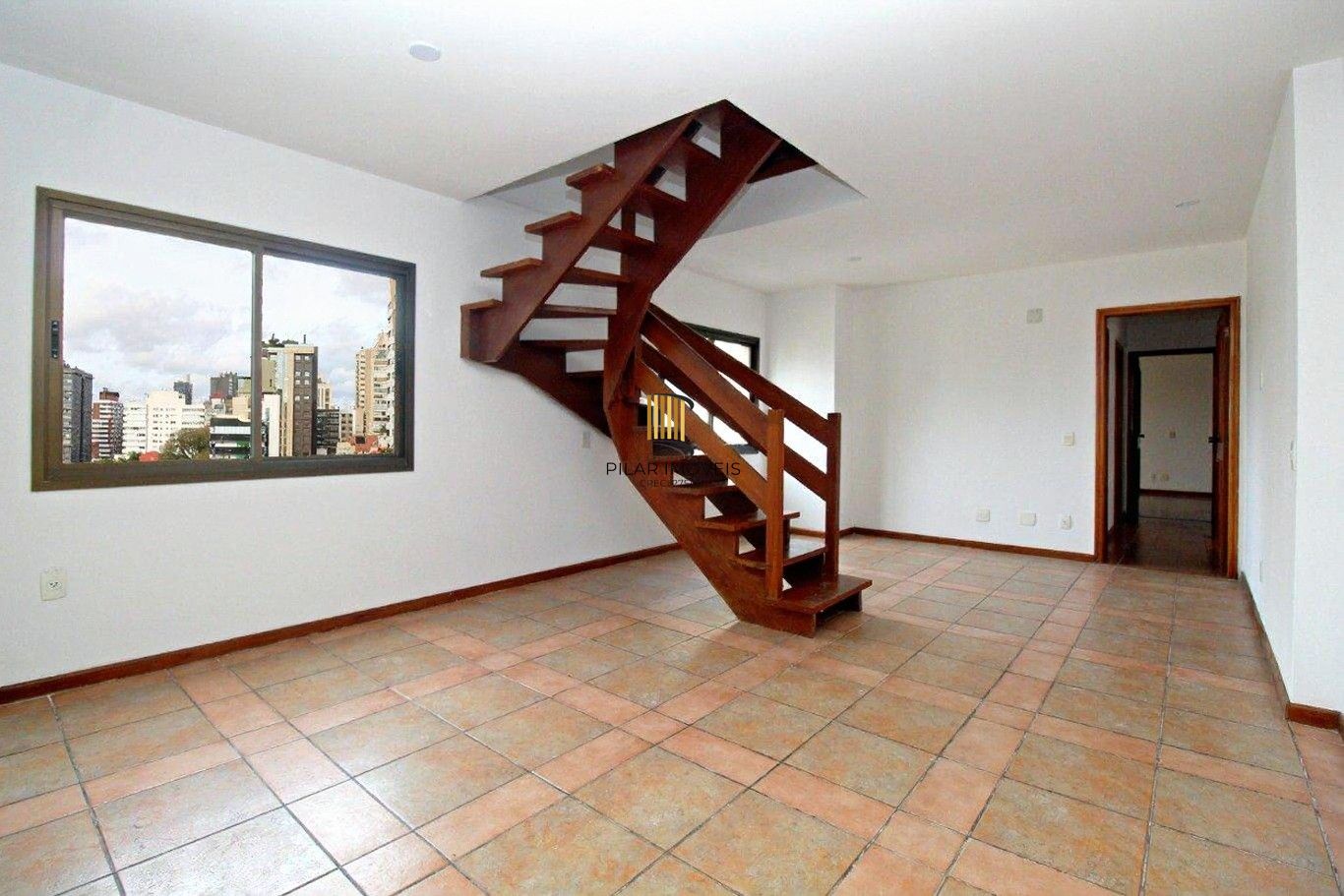 Vende-se cobertura com 3 dormitórios, piscina, 245m² e 2 vagas - Mont Serrat