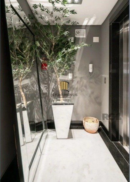 Apartamento de 192m² com 3 Suítes, 3 Vagas e Móveis Planejados de Alto Padrão Próximo à Praça da Encol