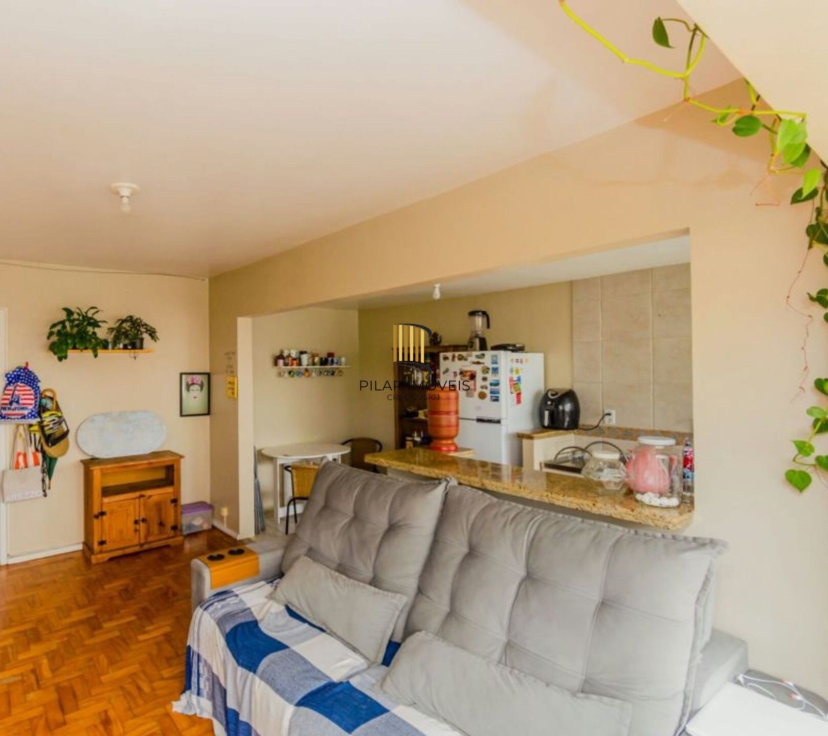 Vende-se apartamento com 2 quartos, 78m² e 1 vaga - Bom Fim