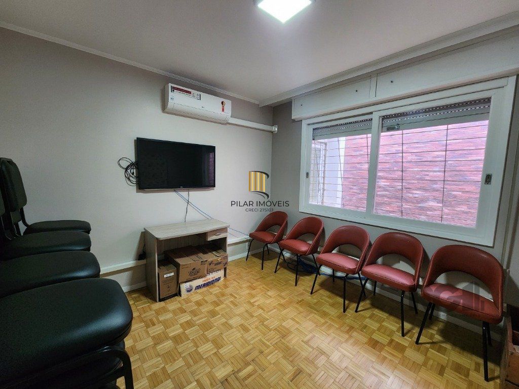 Vende-se excelente cada 3 quartos com suíte, 4 vagas, anexo comn salão de festas, podendo ser usada para fins comerciais - 255m² - Chácara das Pedras