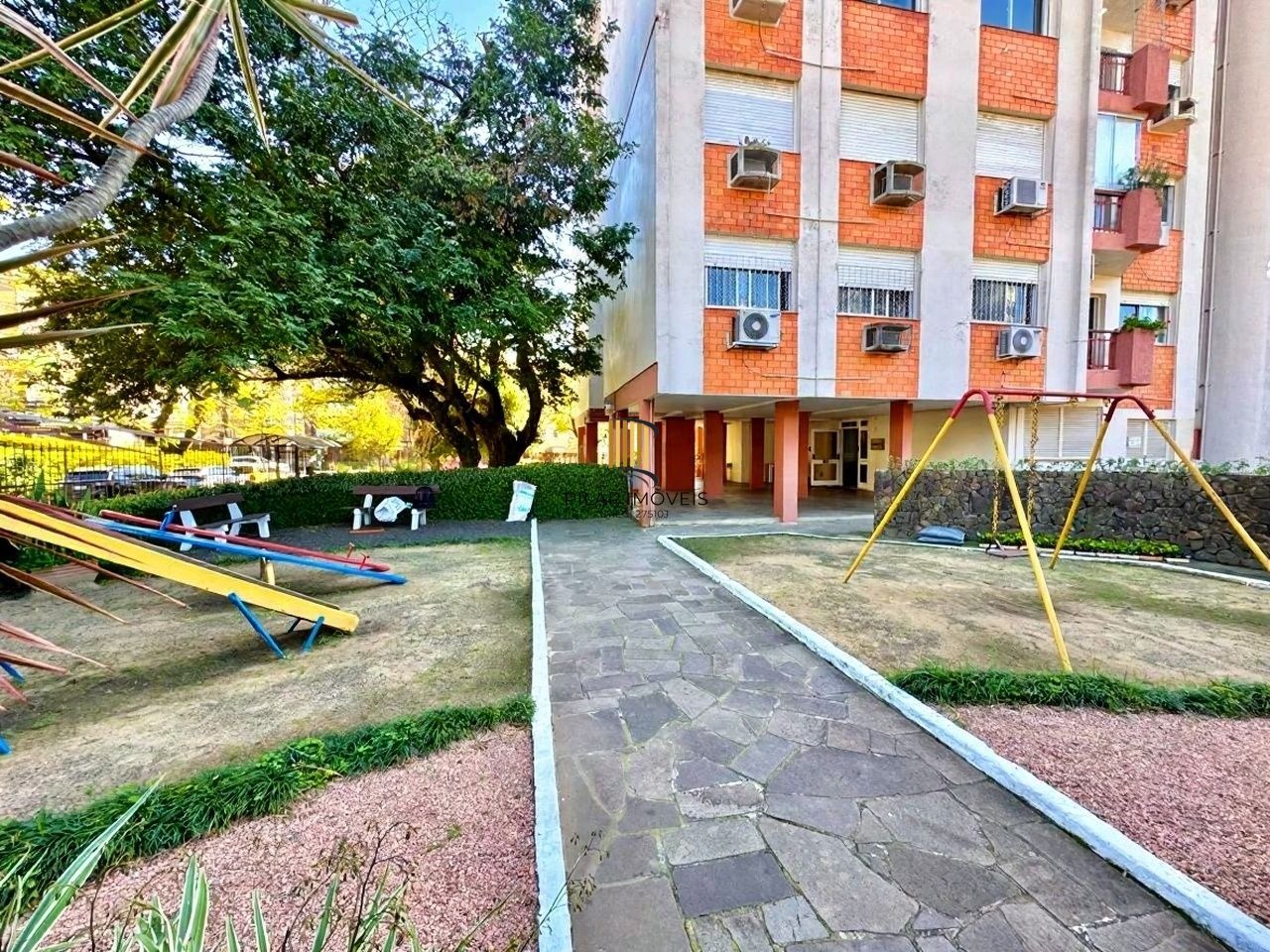 Vende-se apartamento com 1 quarto, 45 m² e 1 vaga - Mont Serrat