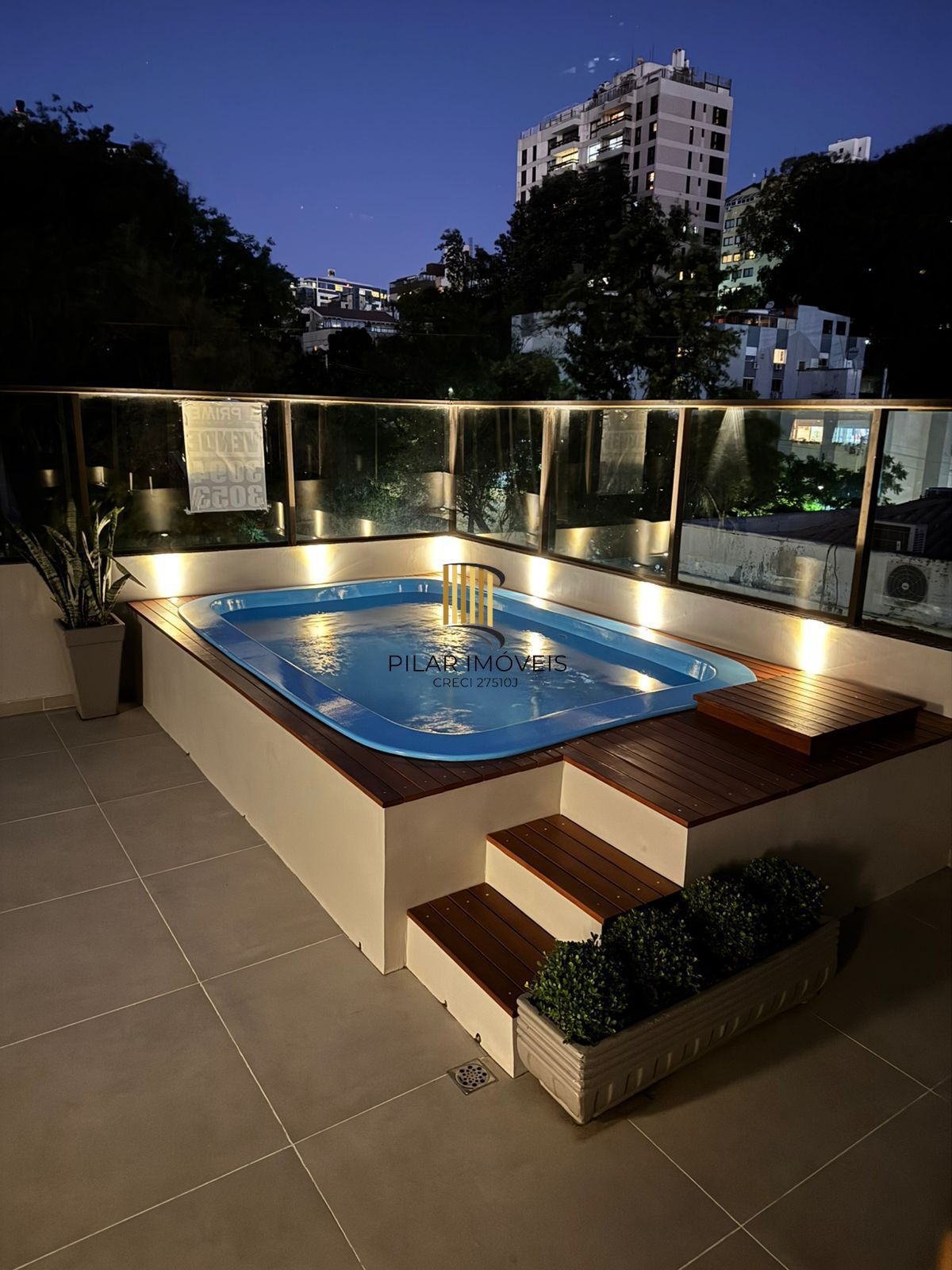 Vende-se cobertura com 2 quartos(2 suítes), piscina, 2 vagas e 235 m² – Mont`Serrat