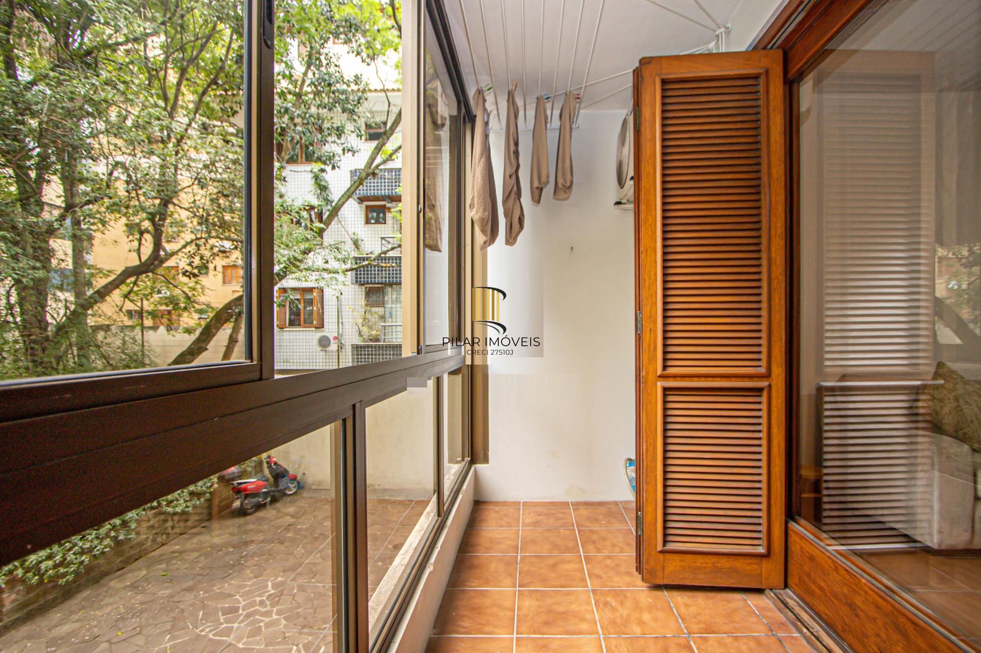 Apartamento mobiliado com 4 quartos, hidromassagem e 2 vagas -254 m²- Petrópolis