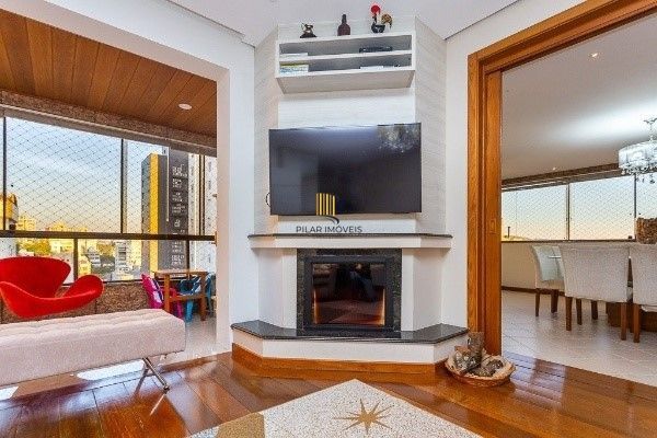 Vende-se luxuosa cobertura 329m² com 3 suítes e 3 vagas de garagem no Petrópolis
