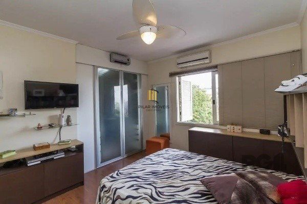Vende-se belo sobrado com 3 quartos com suíte e 3 vagas cobertas - 182m² - Vila Ipiranga