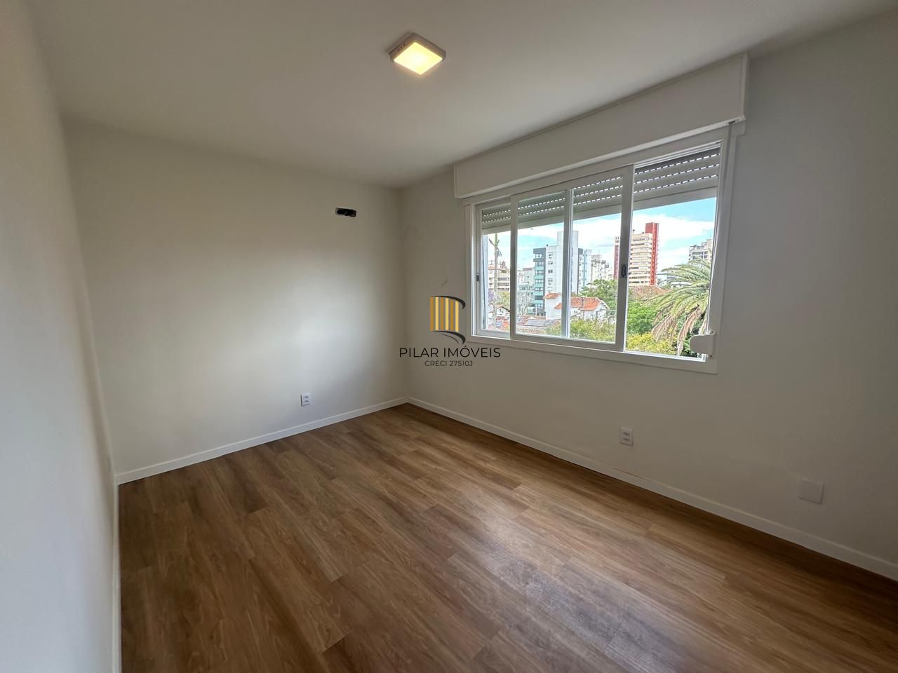 Vende-se apartamento com 3 quartos (2 suítes), 104,6m² e 1 vaga – Petrópolis