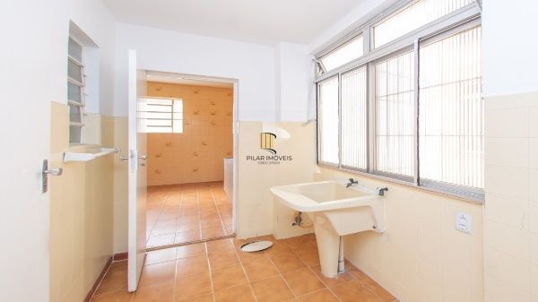 Vende-se apartamento com 3 quartos (1 suíte), 97 m² e 1 vaga – Bom Fim