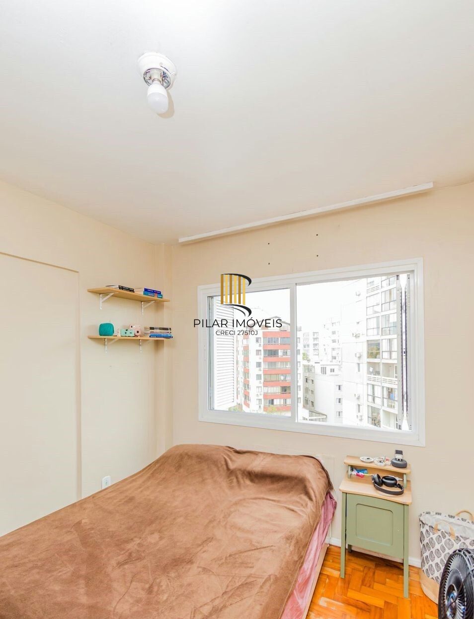 Vende-se apartamento com 2 quartos, 78m² e 1 vaga - Bom Fim