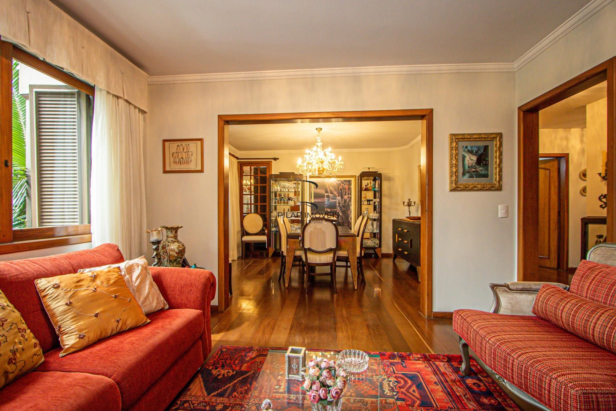 Apartamento mobiliado com 4 quartos, hidromassagem e 2 vagas -254 m²- Petrópolis