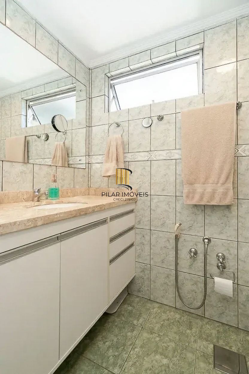 Vende-se apartamento com 3 quartos (1 suíte), 139 m², 2 vagas – Moinhos de Vento
