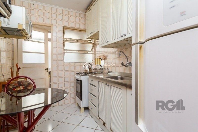 Apartamento 2 dormitórios, 84 m², 2 banheiros no Bairro Petrópolis em Porto Alegre