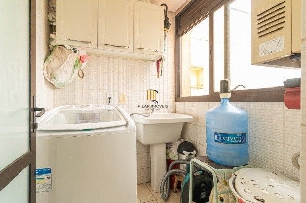 Cobertura com 3 quartos, 2 suítes e 2 vagas no Petrópolis – Vista deslumbrante!