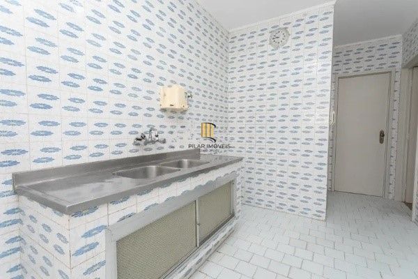 Vende-se apartamento com 3 quartos, 1 suíte, 2 vagas e 116m² - Moinhos de Vento