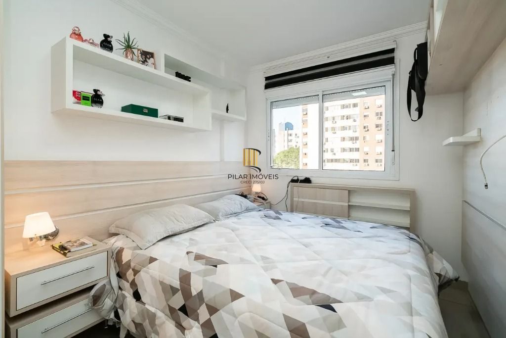 Vende-se apartamento com 2 quartos, 55 m² e 1 vaga - Passo da Areia