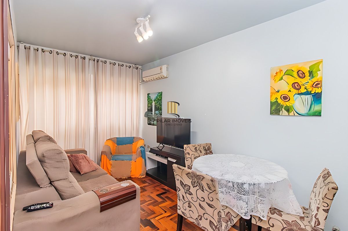Vende-se apartamento com 3 quartos com closet - Petrópolis