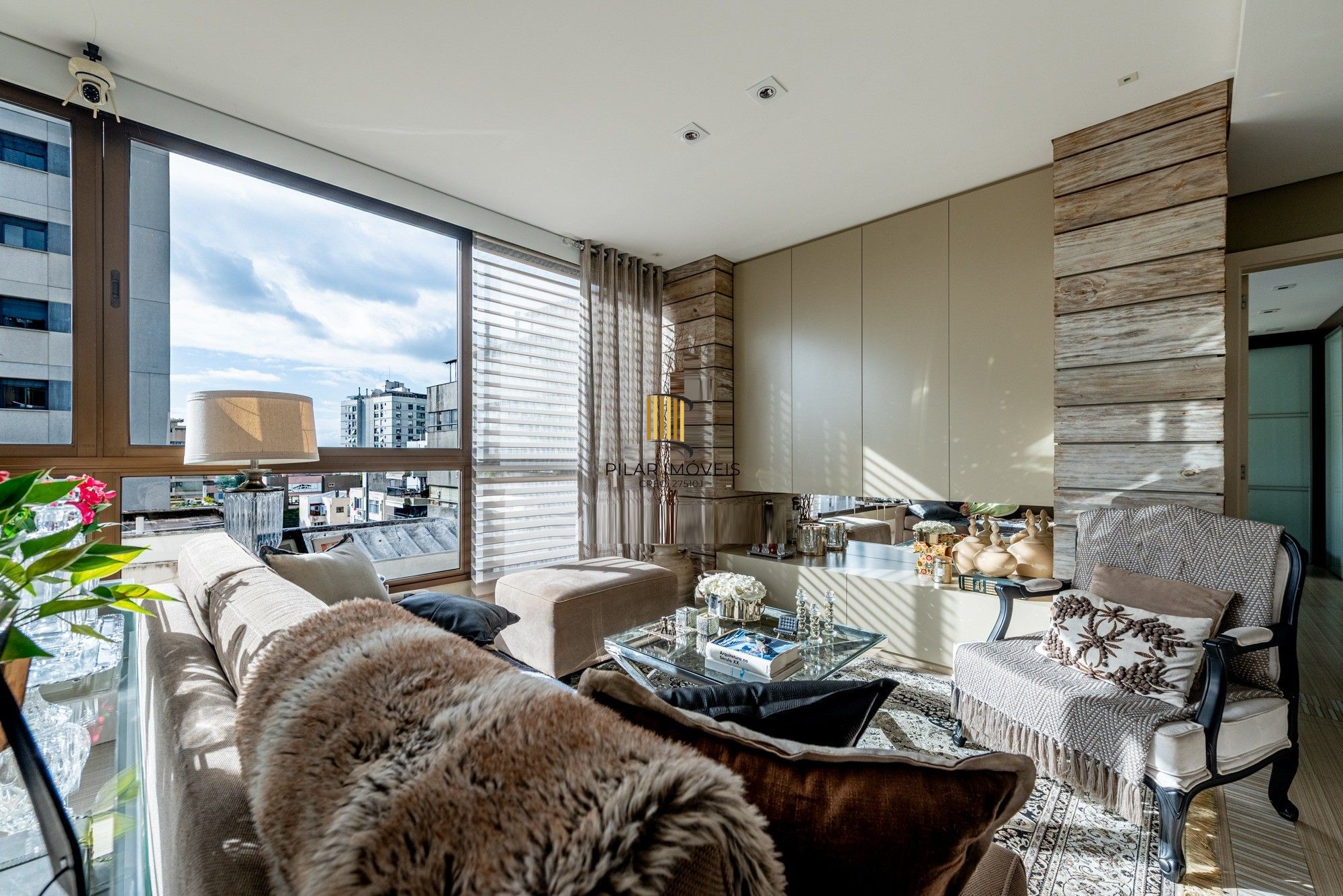 Vende-se cobertura com 2 quartos (1 suíte), 185m² e 2 vagas – Rio Branco