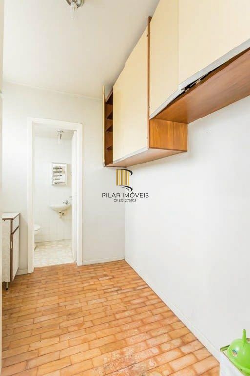 Vende-se ampla cobertura com 3 quartos (1 suíte), 283m² e 2 vagas - Petrópolis