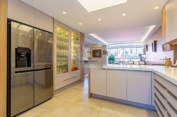 Apartamento com 4 quartos, 1 suíte e 2 vagas — 200 m² — Bela Vista