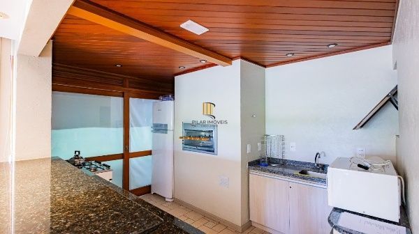 Vende-se apartamento com 2 quartos( 1 suíte), 96m², sacada e 2 vagas - Mont Serrat