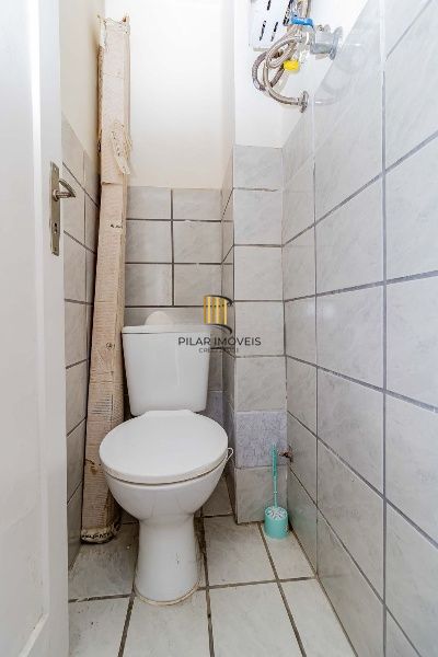 Vende-se apartamento com 2 quartos, sacada e 1 vaga – 113 m² – Moinhos de Vento