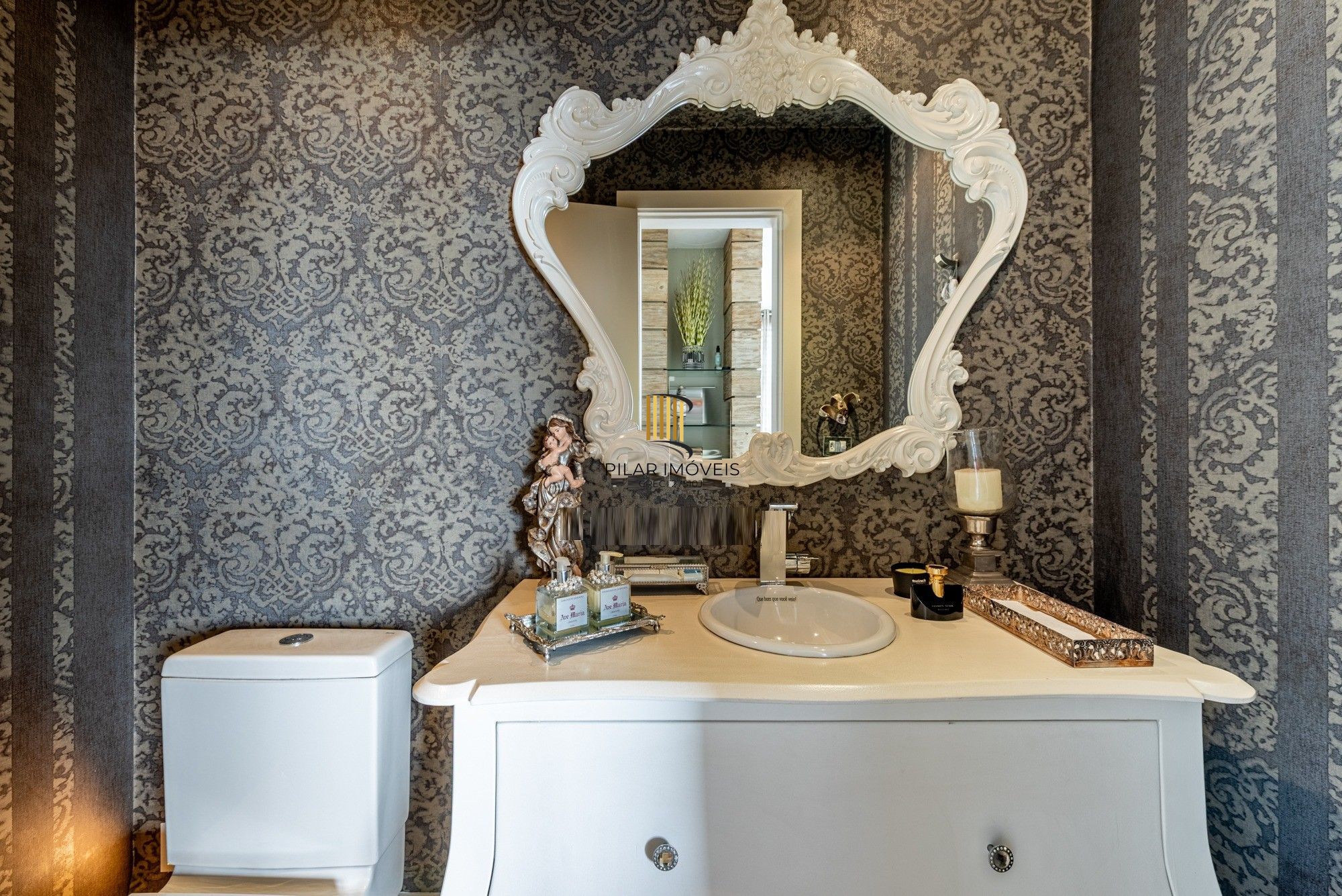 Vende-se cobertura com 2 quartos (1 suíte), 185m² e 2 vagas – Rio Branco