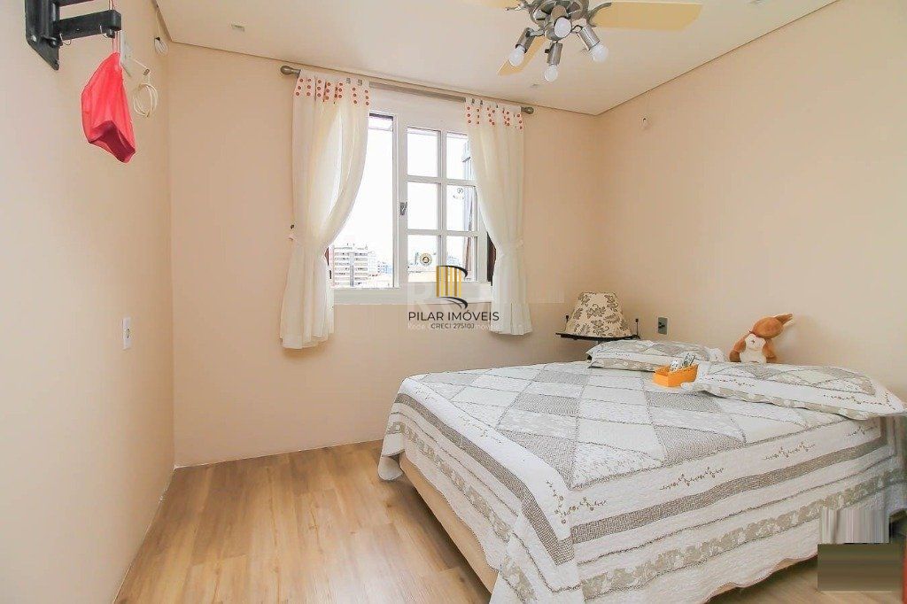 Cobertura para Venda - 252m², 3 dormitórios, sendo 1 suites, 2 vagas - Menino Deus