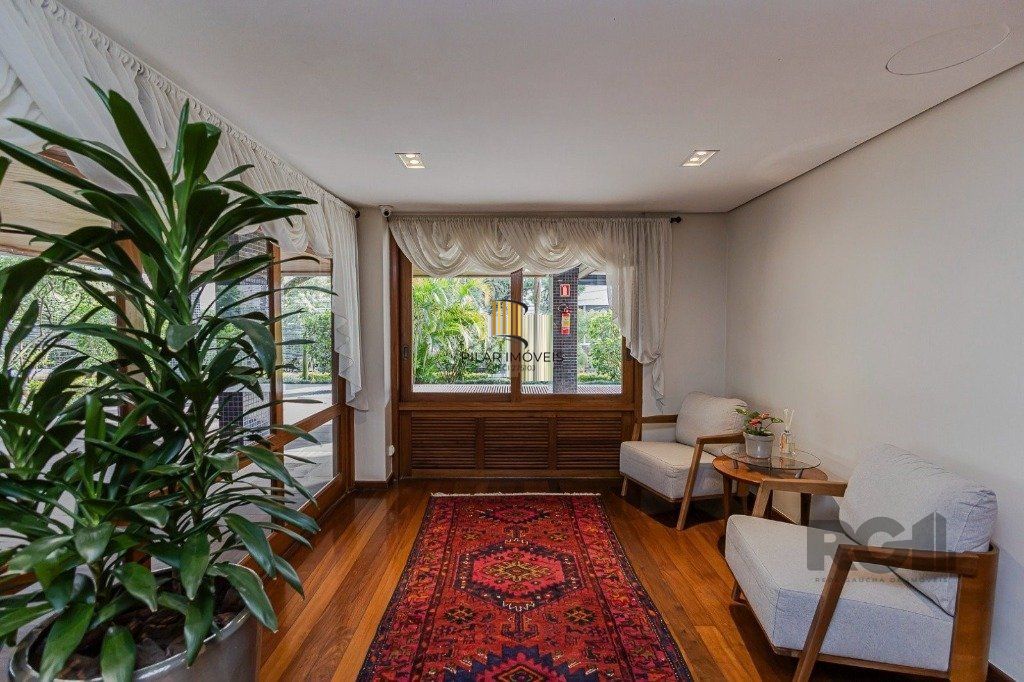 Vende-se excelente apartamento 3 quartos c/ suíte, 2 vagas, living com lareira, sacada e churrasqueira - 97m² - Auxiliadora