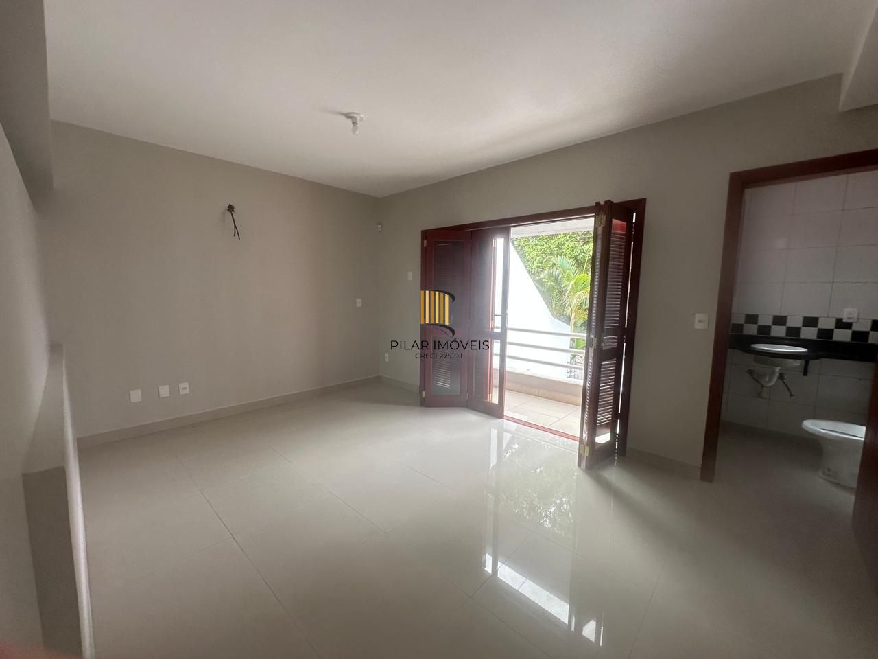 Vende-se casa com 4 suítes, 184m² e 4 vagas – Chácara das Pedras