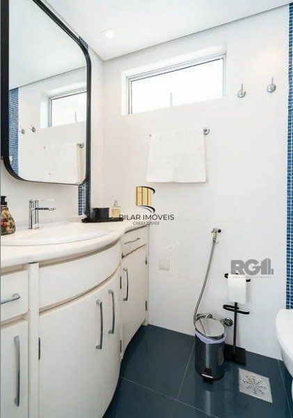 Vende-se apartamento 3 quartos com suíte e duas vagas - 134m² - Moinhos de Vento