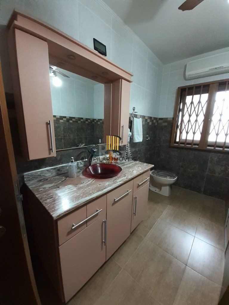 Casa 3 dormitórios, 2 suítes, 4 vagas, 257,52 m² de área privativa, no Bairro Ipanema