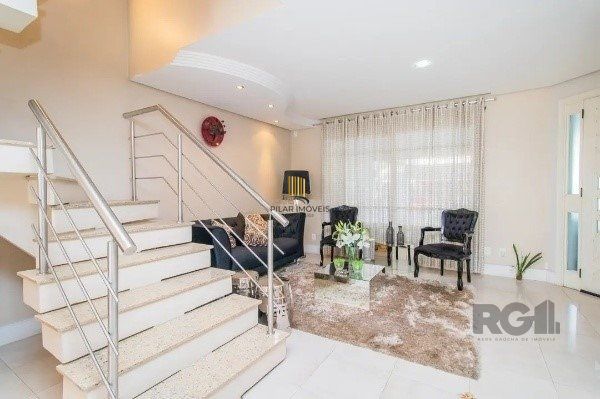 Casa  impecável com 3 quartos (1 suíte) e 2 vagas cobertas,