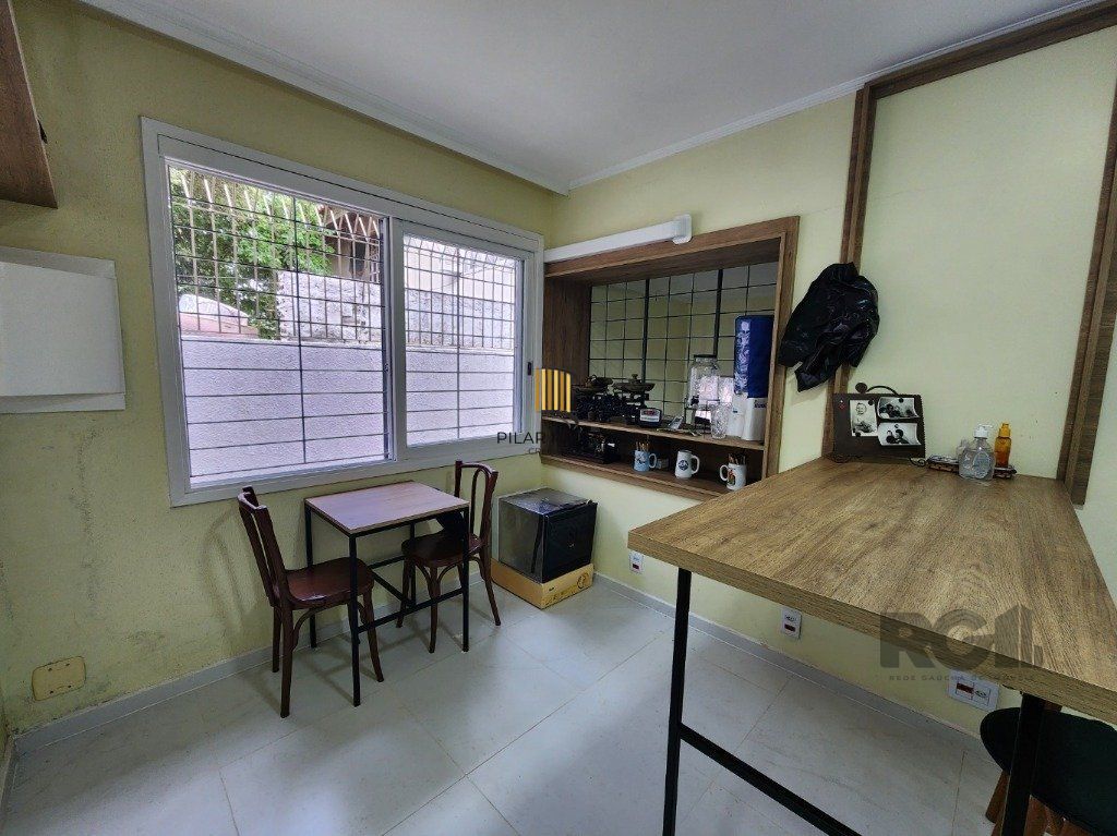 Vende-se excelente cada 3 quartos com suíte, 4 vagas, anexo comn salão de festas, podendo ser usada para fins comerciais - 255m² - Chácara das Pedras
