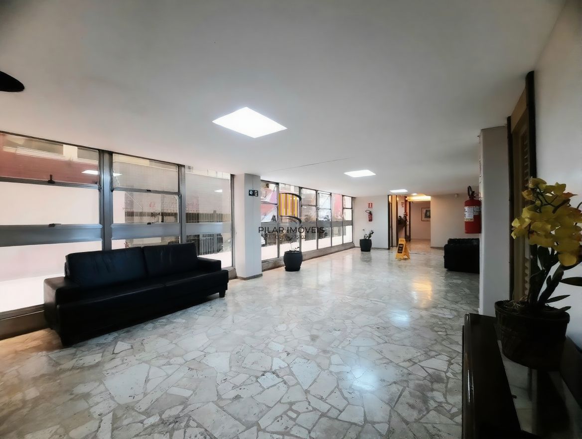 Vende-se apartamento com 3 quartos(1 suíte), 184m² e 2 vagas - Bom Fim