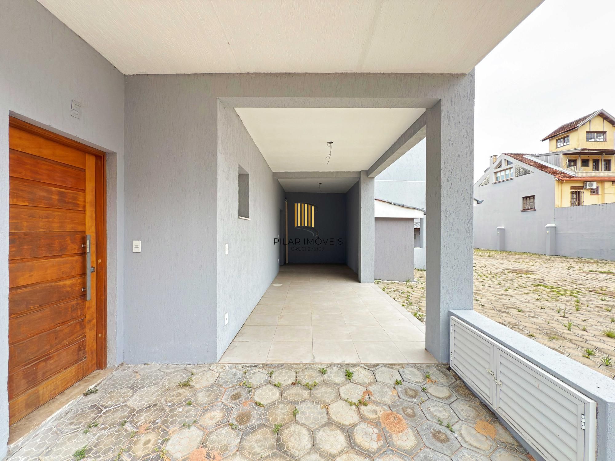 Vende-se casa em condomínio com 4 dormitórios (2 suítes), 3 vagas  – Tristeza