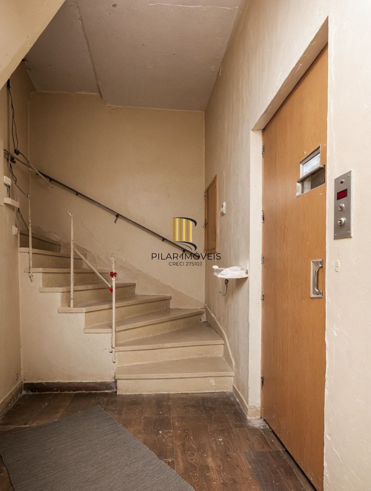 Vende-se apartamento com 2 quartos(1 suíte) e 68m² - Petrópolis