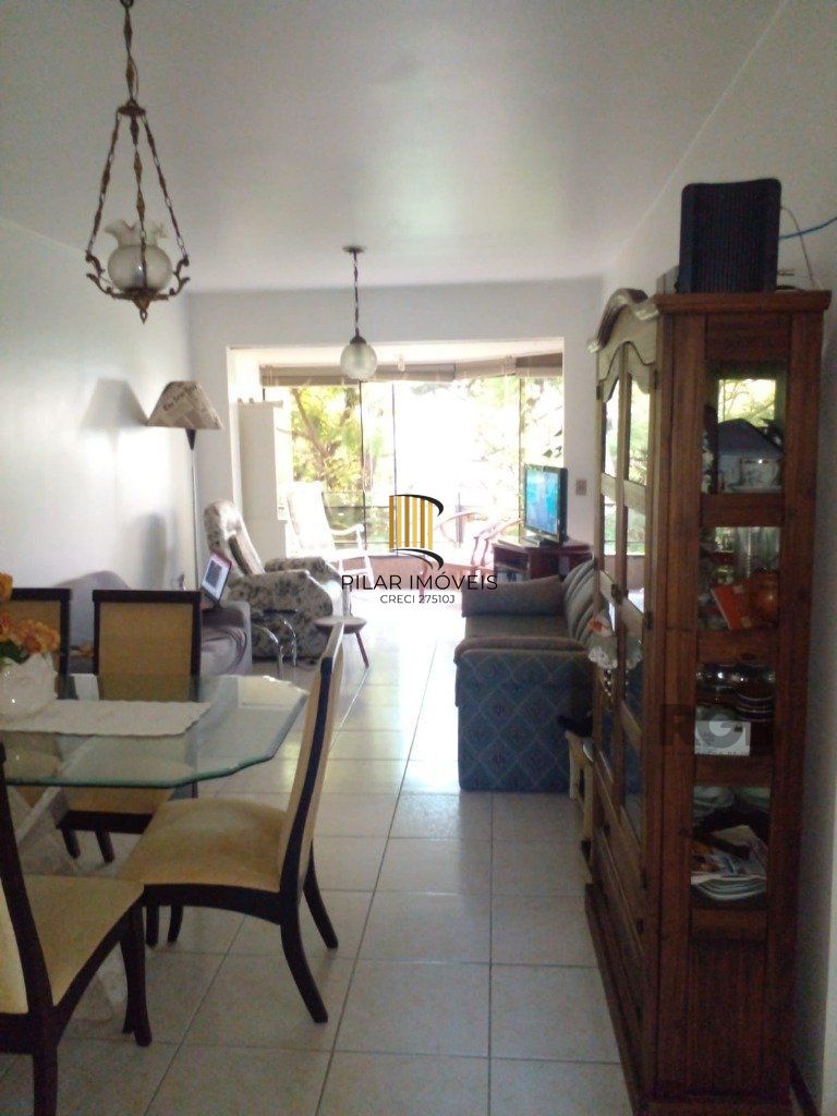 Apartamento de 2 dormitórios, 2 banheiros e 1 vaga de garagem no Bairro Petrópolis