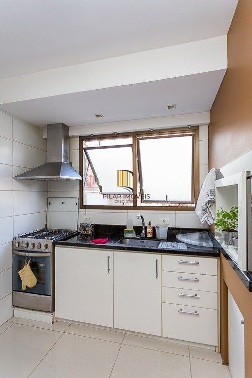Apartamento 3 dormitórios, 1 suíte, 2 vagas - 74,91m² no Bairro Petrópolis