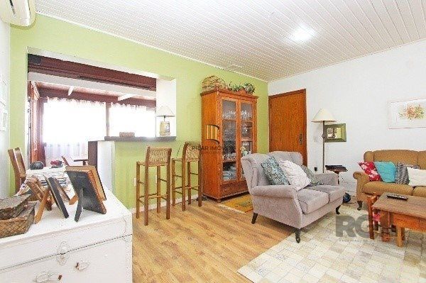 Vende-se bela cobertura 3 quartos com suíte, 2 vagas, dependencia completa em prédio com elevador - 220m² - Floresta