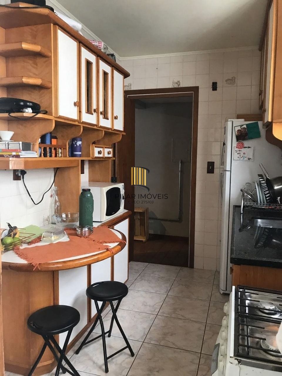 Vende-se apartamento com 2 quartos(1 suíte), 77m² e 2 vagas – Petrópolis