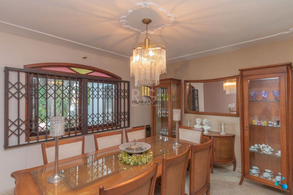 Casa para Venda - 240m², 3 dormitórios, sendo 1 suites, 3 vagas - Partenon