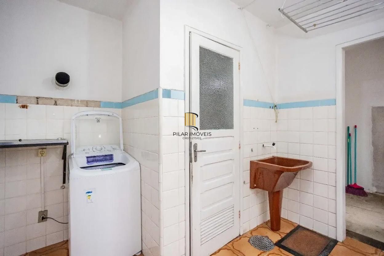 Vende-se apartamento com 3 quartos, 1 vaga e 145 m² – Moinhos de Vento